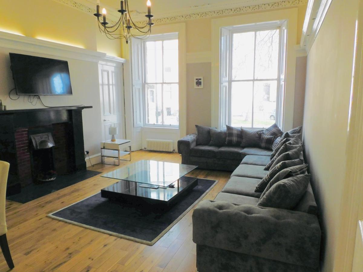 West End - Stunning, Spacious, 3 Bedroom, Main Door Flat With Private Parking Glasgow Buitenkant foto