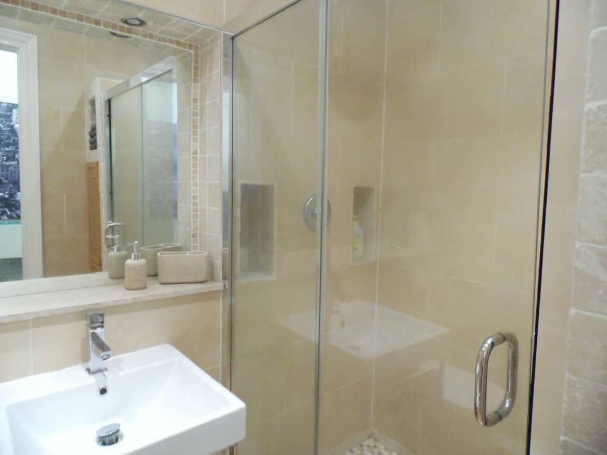 West End - Stunning, Spacious, 3 Bedroom, Main Door Flat With Private Parking Glasgow Buitenkant foto